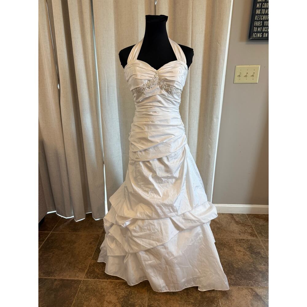 Halter Wedding Dress/Gown By David's Bridal Size 4